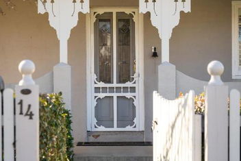 Sampson Cottage - Historic Charm with Events Australia