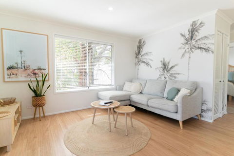 Sanbis Cabin - Hidden Boutique Retreat, Sea Views - Events Australia 1