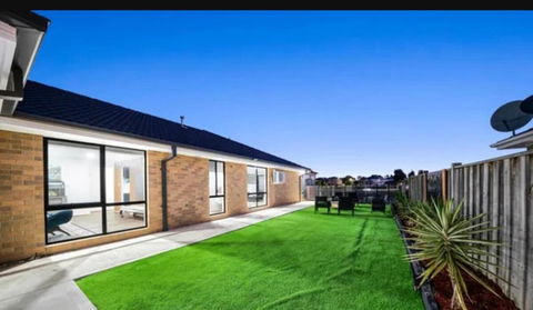 Sanctuary Lakes Holiday House - Events Australia 1