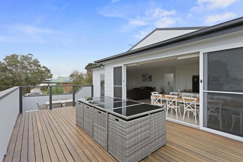 Sanctuary Lodge By Ready Set Stay - BYO LINEN & TOWELS - Events Australia 0