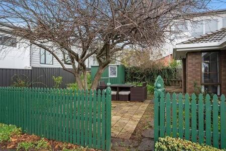 Sandy Bay Cozy Cottage Close To CBD - Accommodation Europe 3