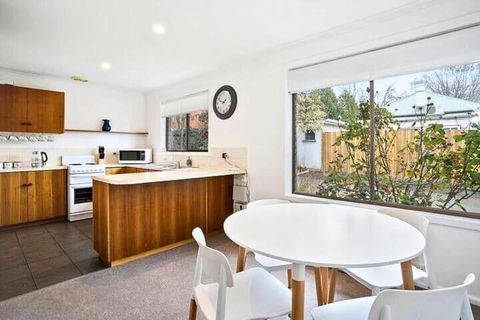 Sandy Bay Cozy Cottage Close To CBD - Accommodation Europe 1