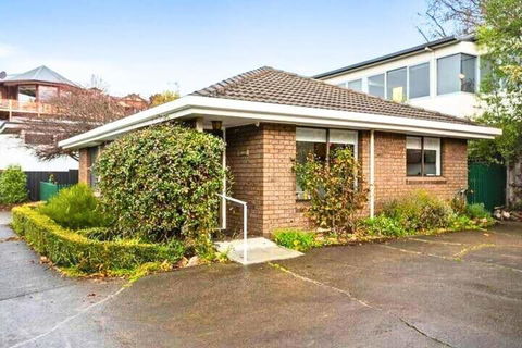 Sandy Bay Cozy Cottage Close To CBD - Accommodation Europe 2