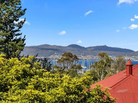 Sandy Bay Apartment With Hobart River View, Near UTAS - Stroll To Cafes And Shops - Events Australia 1