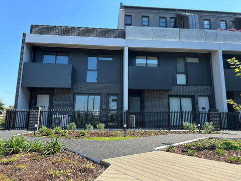 Shine Keysborough High-end Family Home, Netflix, Top Location - Events Australia 2