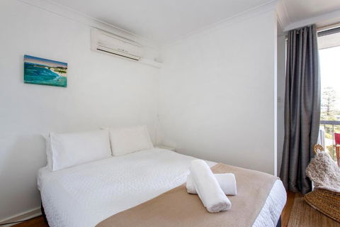Seaside Studio Apartment - North Fremantle - Events Australia 1