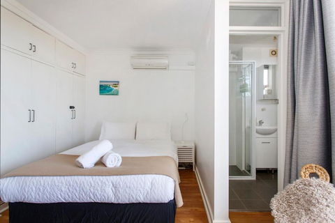Seaside Studio Apartment - North Fremantle - Events Australia 3