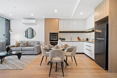 Skyview1-Bed, Infinity Pool, Cinema, Gym & BBQ - Events Australia 3