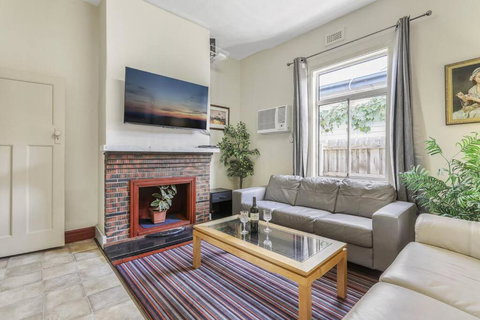 Spacious Urban Delight In Coburg - Events Australia 1