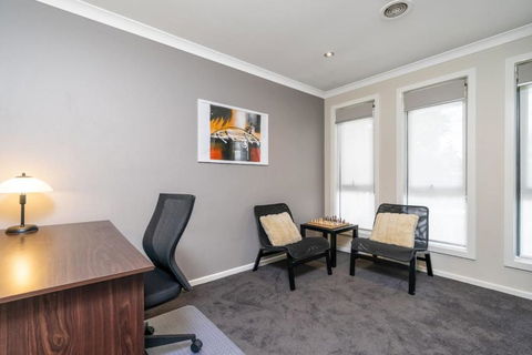 Superb 3BR Townhouse Near Town Centre - Tourism Bookings 2