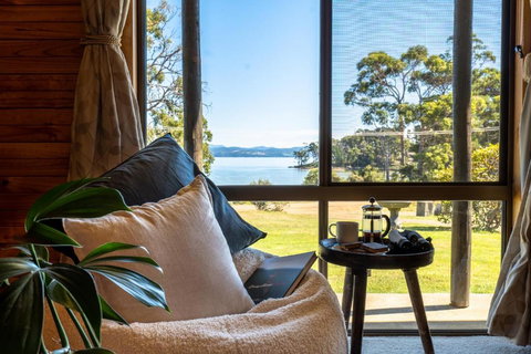 The Cabin By The Sea - Cosy Waterfront Getaway - Events Australia 0