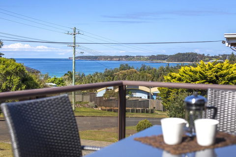 Beachside Getaway - Events Australia 0