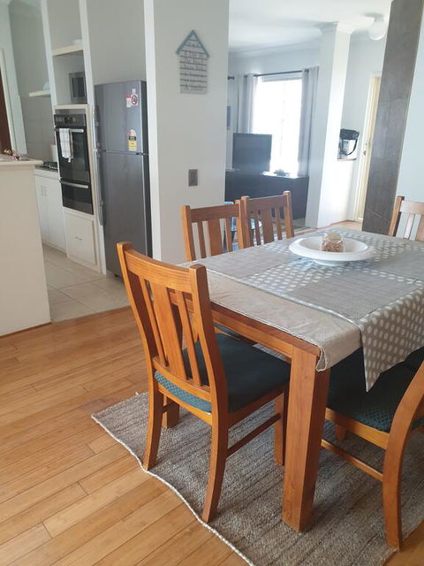 Beachside Retreat 2 - Tourism Bookings 2