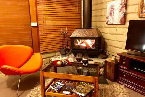 BEAUTIFUL RETREAT - 20 Mins To CBD And Only 10 Mins To MONA! - Events Australia 3