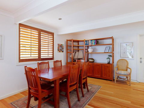 Beauty And The Beach', 88 Foreshore Drive - Large Home With WIFI & Water Views - Tourism Bookings 1