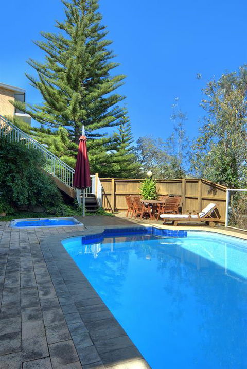 BEDARRA, MOLLYMOOK BEACH - Events Australia 3