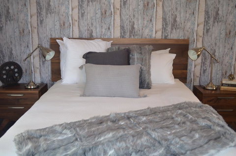 Bella Cosa Bed And Breakfast - Events Australia 0