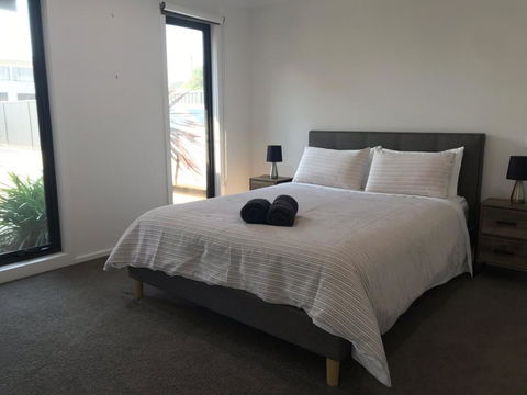Ben's Place - Modern & Convenient - Tourism Bookings 2