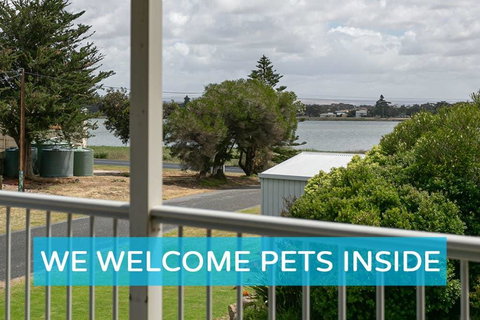 Big Stylish House With River Views, Games Room & WiFI - Tourism Bookings 0