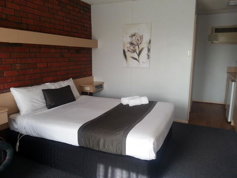 Big Valley Lakeside Paradise Motor Inn - Tourism Bookings 1