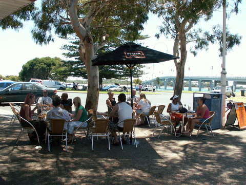 Black Dolphin Waterfront Apartment - Events Australia 3