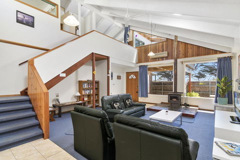 Black Dolphin Waterfront Townhouse - Bay Views - Events Australia 0
