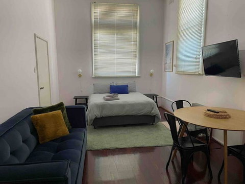 The Merredin Treasury, Art Deco Heritage 2 Bedroom Suite In Merredin CBD - Events Australia 1