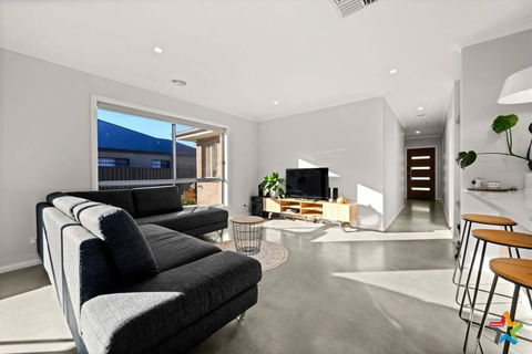 Wodonga Riverside Stay - Events Australia 0