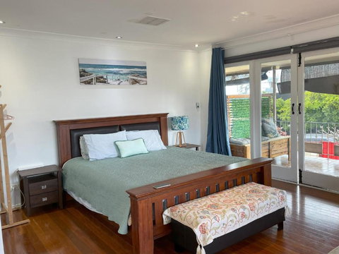 Zen Escape Guest House- Romantic Escape, Cozy Delight, Oasis Suite - Events Australia 0