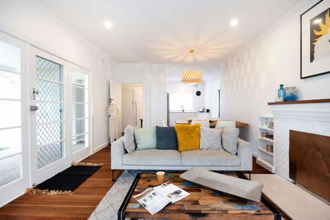 Yanderra - Tourism Bookings 1