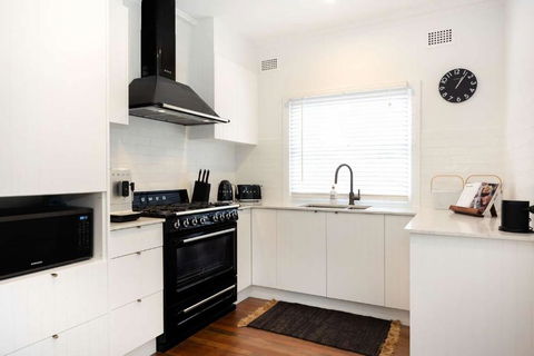 Yanderra - Tourism Bookings 2