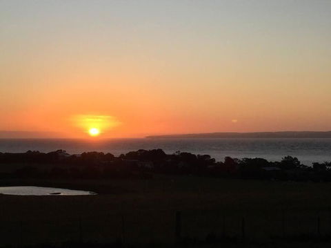 YOLO- Beach-house Views, Near Penguins, Nbn! - Tourism Bookings 3