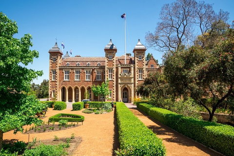 Perth Scavenger Hunt: Perched On A Swan - Accommodation Europe 0