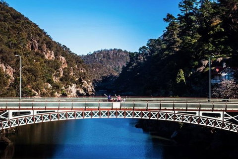 3.5 Hours Walking Tour To Cataract Gorge With Local Guide - Events Australia 4