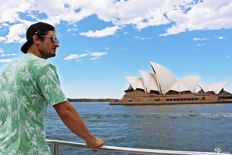 Sydney Harbour Hop-on Hop-off Cruise - Events Australia 3