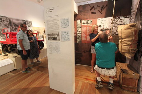 Cairns Aquarium And Small Group City Sightseeing Tour - Tourism Bookings 1