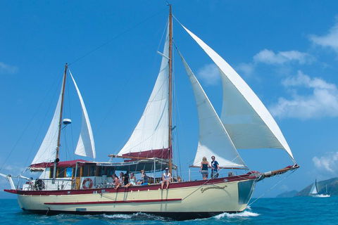 2-Day Whitsundays Sailing Adventure: Summertime - Events Australia 1