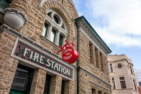 Perth Scavenger Hunt: Perched On A Swan - Events Australia 5